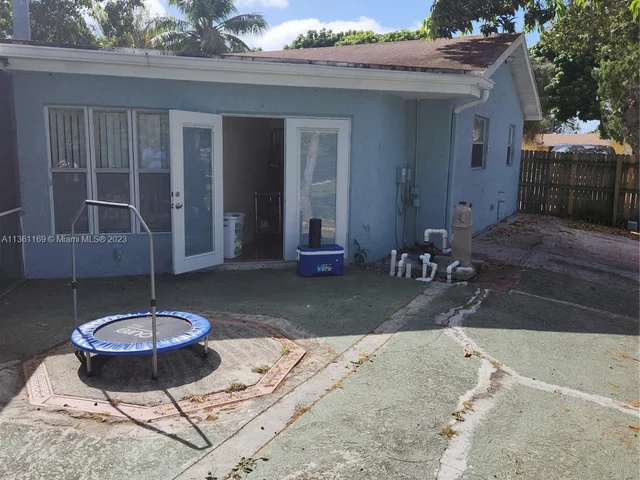 1909 Hiltonia Cir, West Palm Beach FL 33407