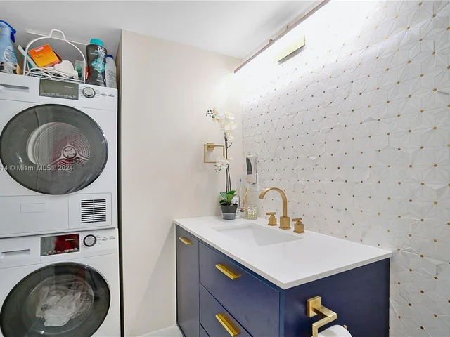 5225 Collins Ave # 1403, Miami Beach FL 33140