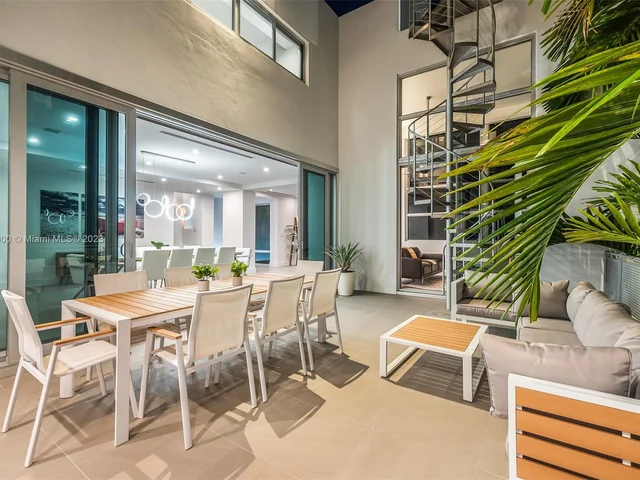 1785 Fairhaven Pl, Miami FL 33133