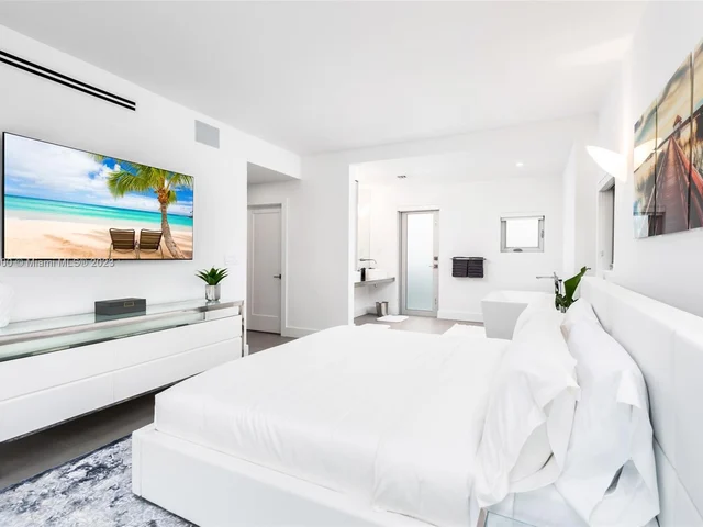 1785 Fairhaven Pl, Miami FL 33133