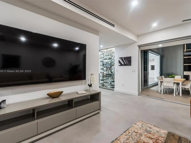 1785 Fairhaven Pl, Miami FL 33133