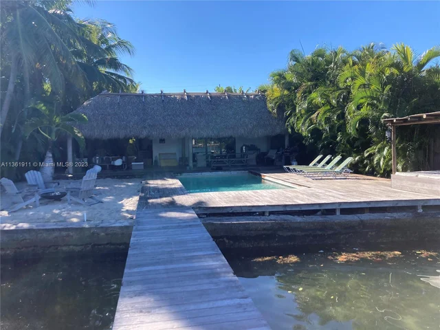 841 86th St, Miami Beach FL 33141