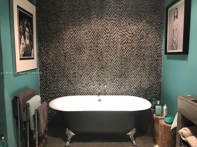 841 86th St, Miami Beach FL 33141