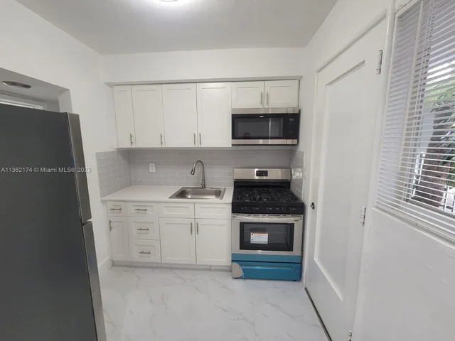 7435 Byron Ave # 04, Miami Beach FL 33141