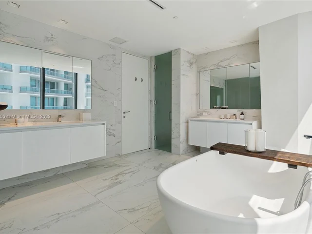 1000 Biscayne Blvd # 4401, Miami FL 33132