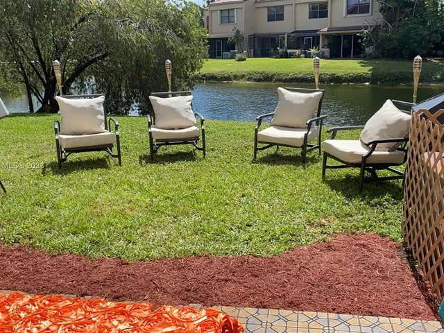 3926 Estepona Ave, Doral FL 33178