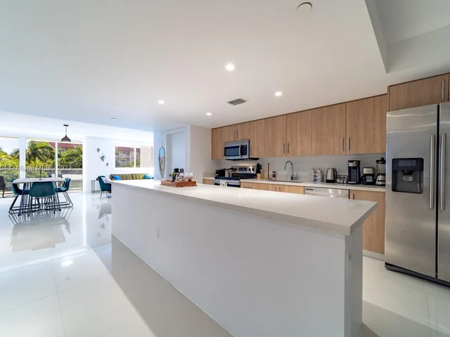 1100 100th St # 403, Bay Harbor Islands FL 33154