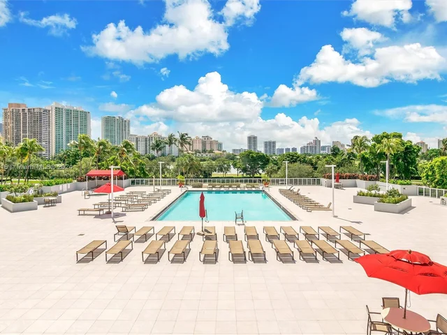 3625 N Country Club Dr, Aventura FL 33180