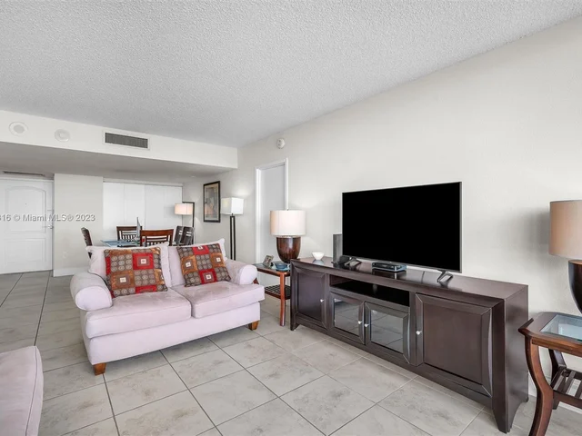 3625 N Country Club Dr, Aventura FL 33180