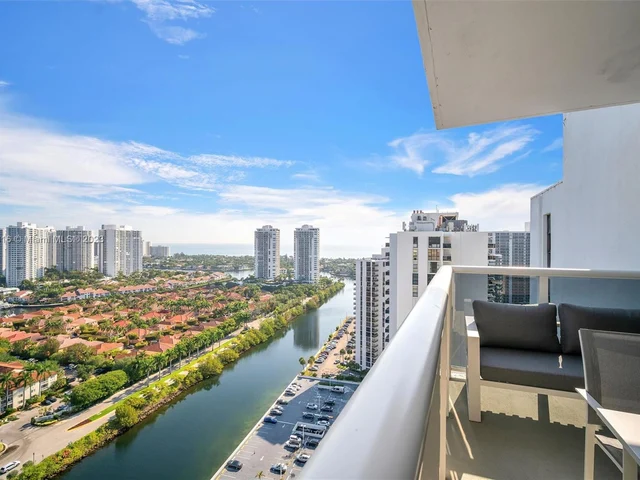 3625 N Country Club Dr, Aventura FL 33180