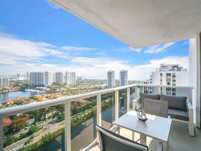 3625 N Country Club Dr, Aventura FL 33180