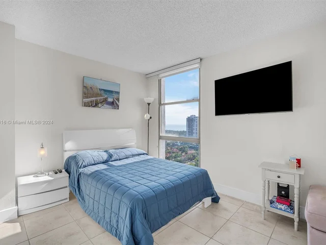 3625 N Country Club Dr, Aventura FL 33180