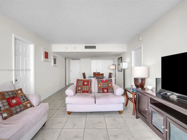 3625 N Country Club Dr, Aventura FL 33180