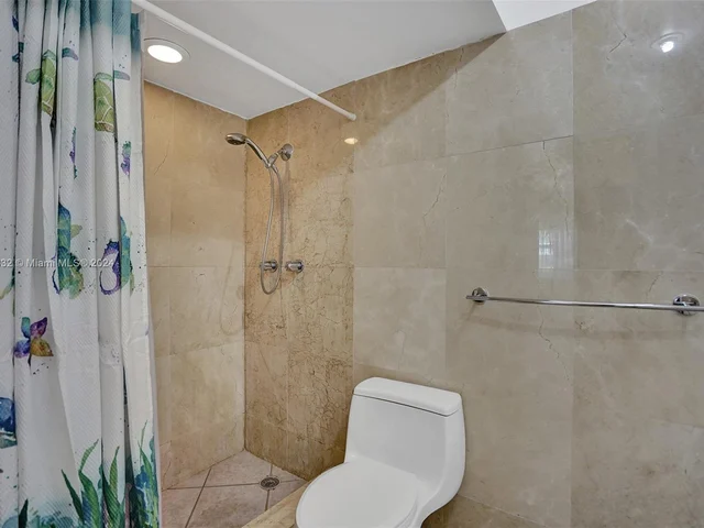 219 NE 14th Ave # 107, Hallandale Beach FL 33009