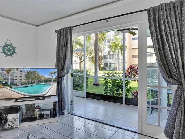 219 NE 14th Ave # 107, Hallandale Beach FL 33009