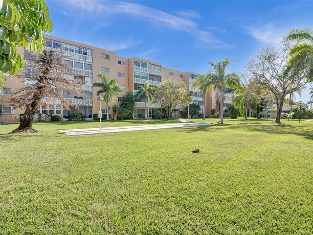 219 NE 14th Ave # 107, Hallandale Beach FL 33009