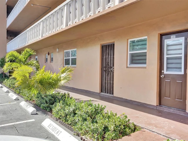 219 NE 14th Ave # 107, Hallandale Beach FL 33009