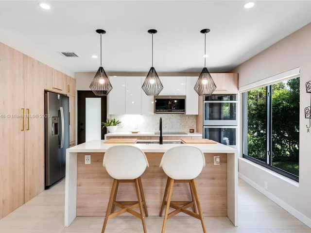 918 NW 10th Ct, Miami FL 33136