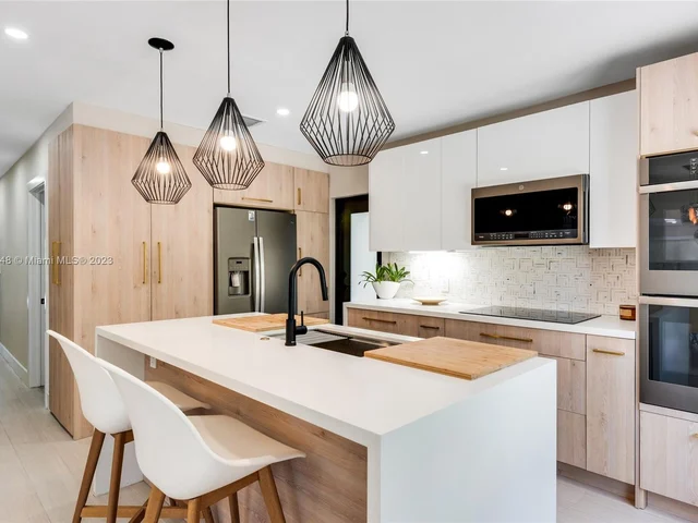 918 NW 10th Ct, Miami FL 33136