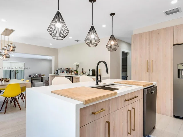 918 NW 10th Ct, Miami FL 33136