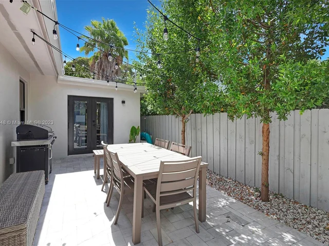 918 NW 10th Ct, Miami FL 33136