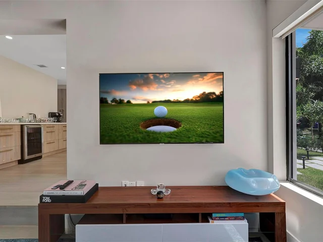 918 NW 10th Ct, Miami FL 33136