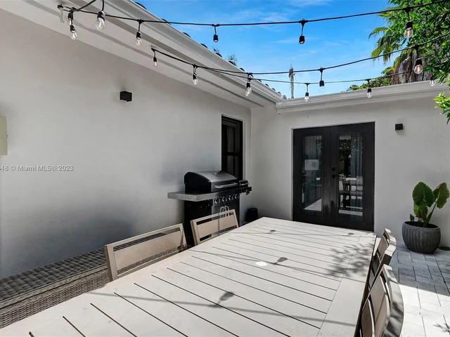 918 NW 10th Ct, Miami FL 33136