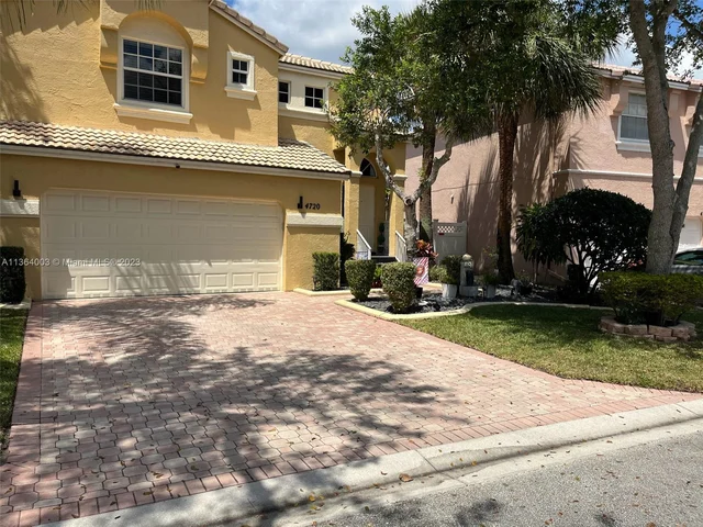 4720 NW 115th Ter, Coral Springs FL 33076