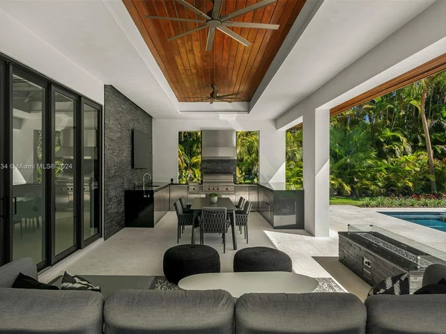 12500 SW 64th Ave, Pinecrest FL 33156