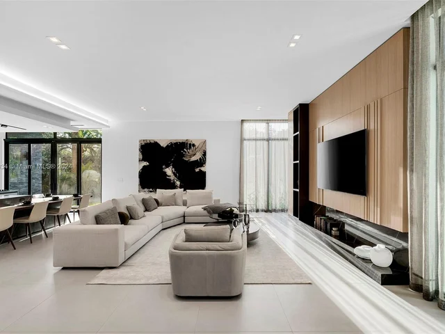 12500 SW 64th Ave, Pinecrest FL 33156