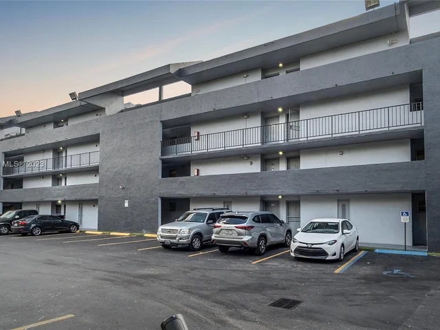 210 Fontainebleau Blvd # 203, Miami FL 33172