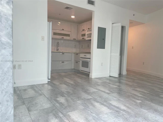 6580 Indian Creek Dr # 411, Miami Beach FL 33141