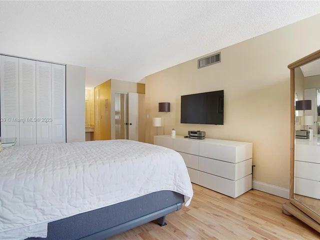 301 174th St # 401, Sunny Isles Beach FL 33160