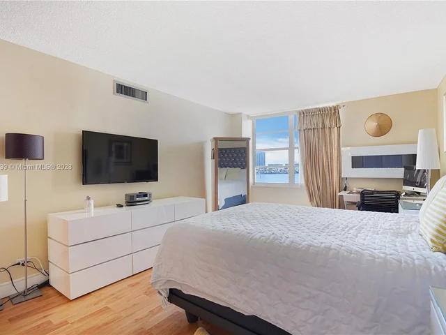 301 174th St # 401, Sunny Isles Beach FL 33160