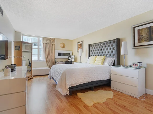 301 174th St # 401, Sunny Isles Beach FL 33160