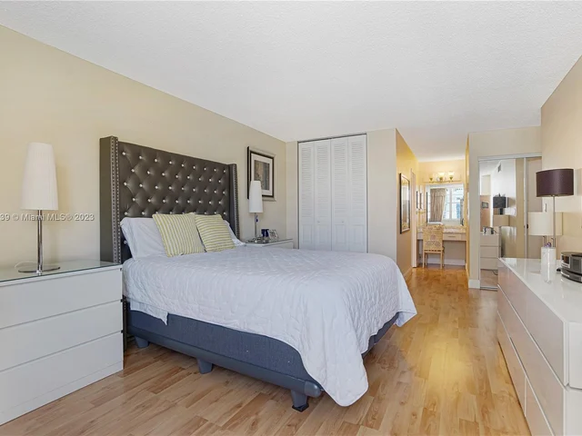 301 174th St # 401, Sunny Isles Beach FL 33160