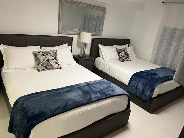 1200 Brickell Bay Dr # 1521, Miami FL 33131