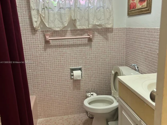 215 SE 3rd Ave # 403A, Hallandale Beach FL 33009