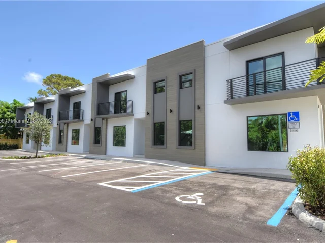 211 SE 4th St # 3, Hallandale Beach FL 33009