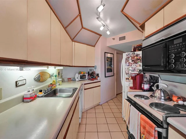 3610 Yacht Club Dr # 1214, Aventura FL 33180