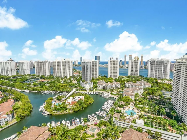 1000 W Island Blvd, Aventura FL 33160