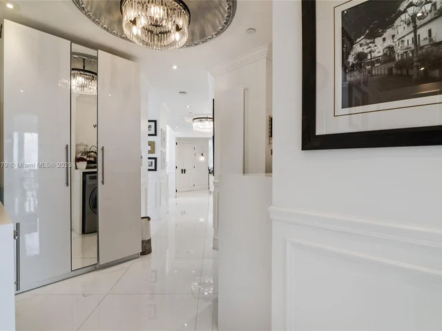 1000 W Island Blvd, Aventura FL 33160