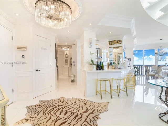 1000 W Island Blvd, Aventura FL 33160