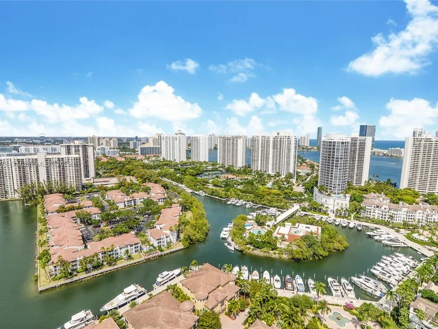1000 W Island Blvd, Aventura FL 33160