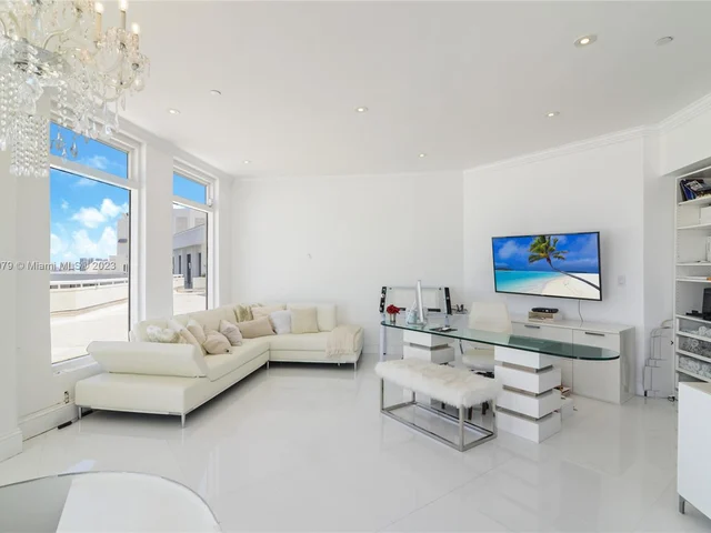 1000 W Island Blvd, Aventura FL 33160