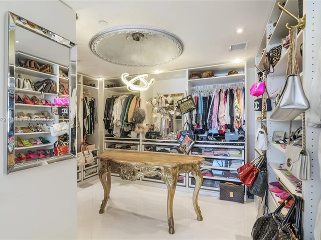 1000 W Island Blvd, Aventura FL 33160