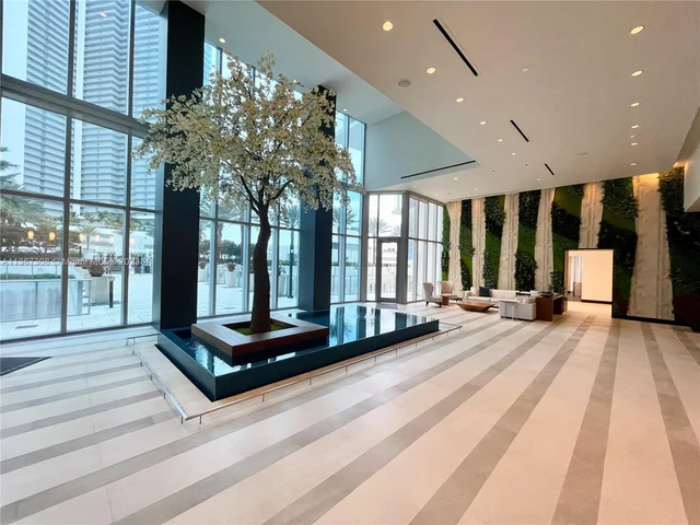 851 NE 1st Ave # 4702, Miami FL 33132