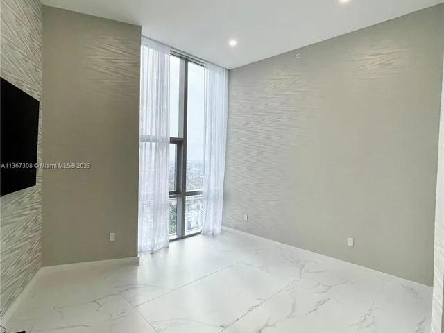 851 NE 1st Ave # 4702, Miami FL 33132