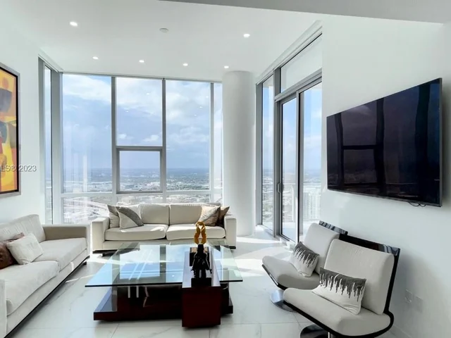 851 NE 1st Ave # 4702, Miami FL 33132