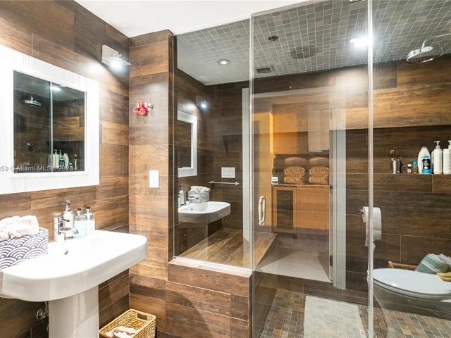 1040 Biscayne Blvd # 4607, Miami FL 33132